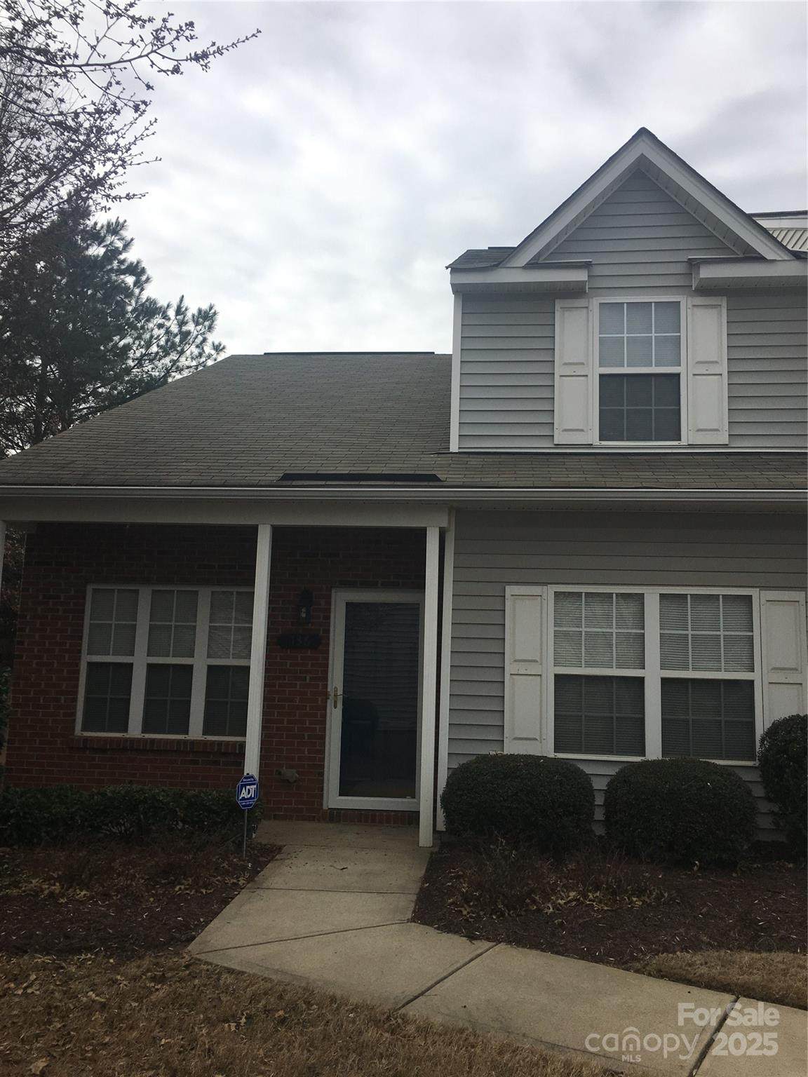 136 Mangum Circle - Photo 1