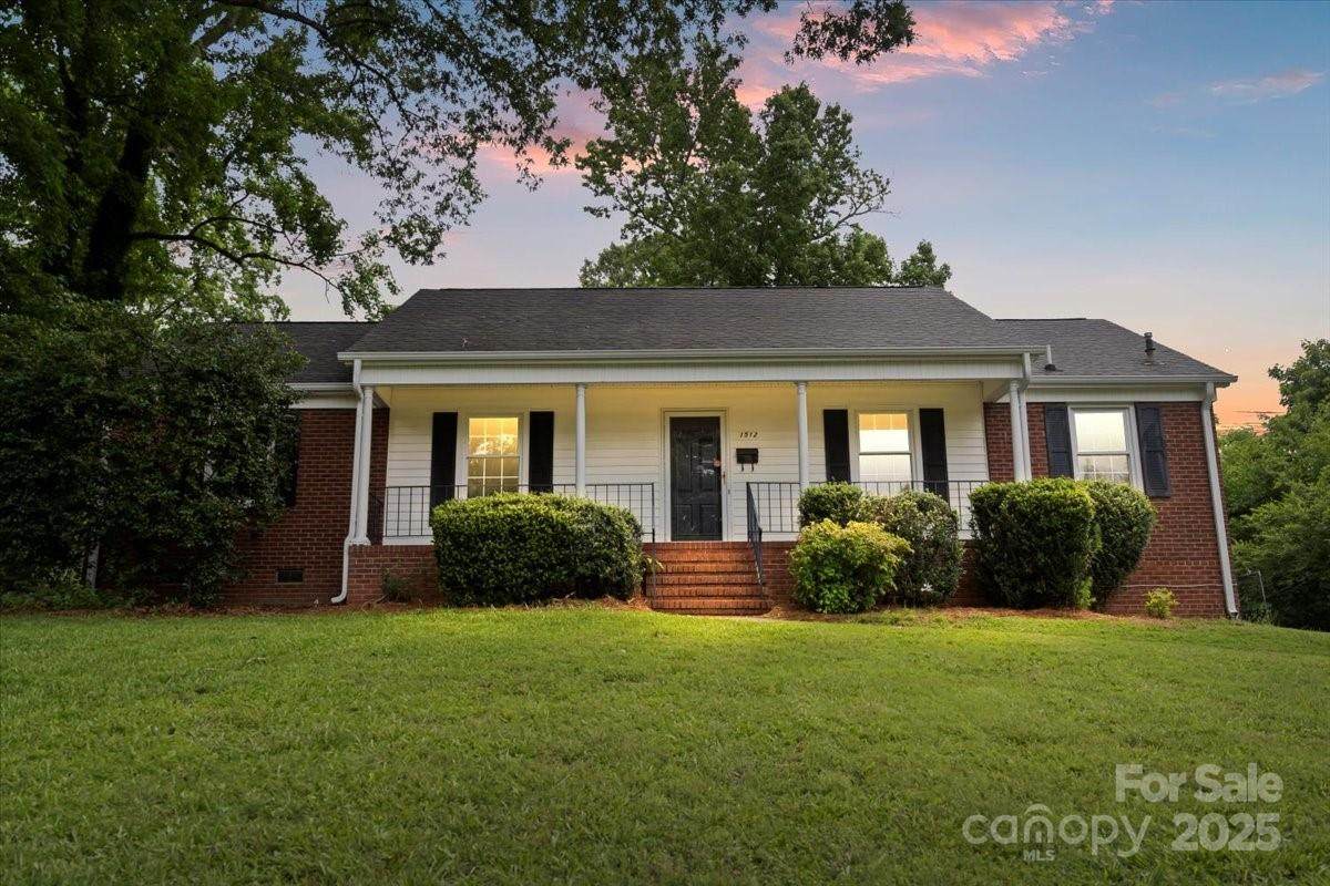 1512 Anthony Drive - Photo 1