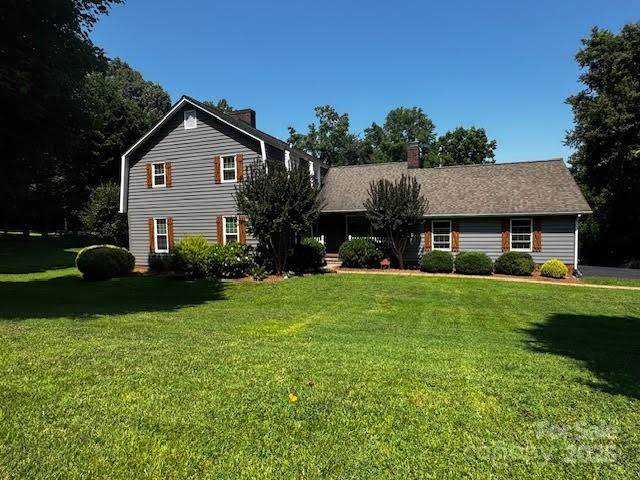 204 Brentwood Drive - Photo 1
