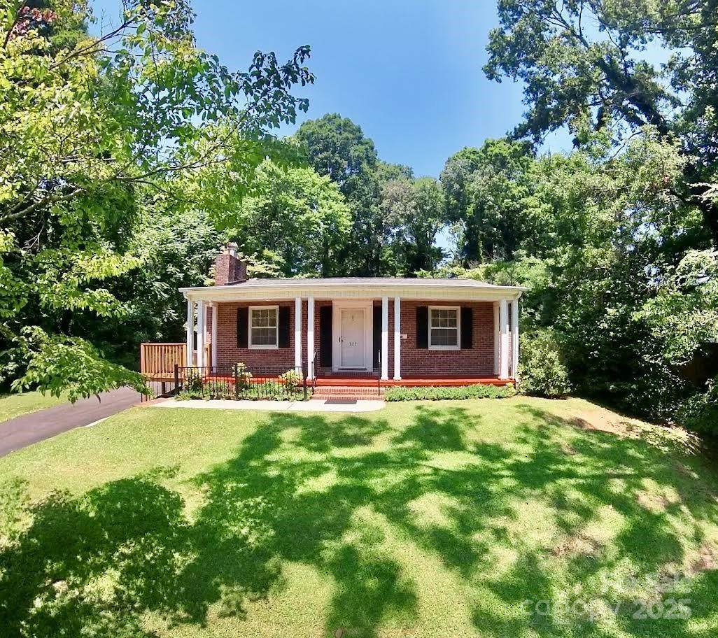 121 Woodland Drive - Photo 1