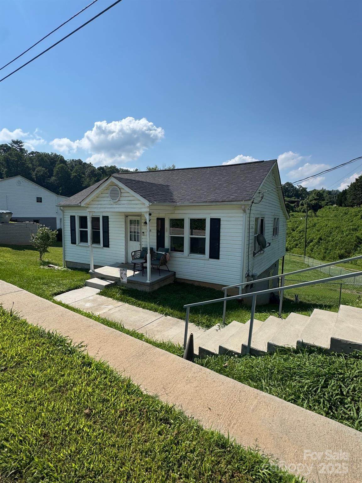 1045 Warren Place - Photo 1