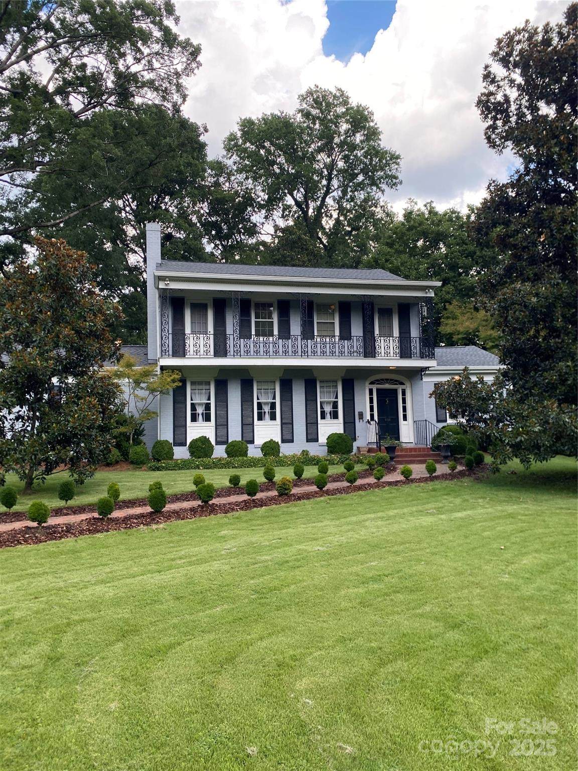 626 Oakwood Lane - Photo 1