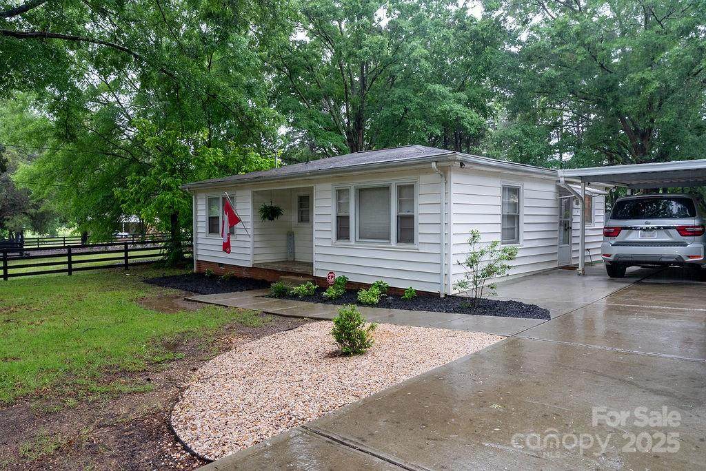 1700 Oakwood Avenue - Photo 1