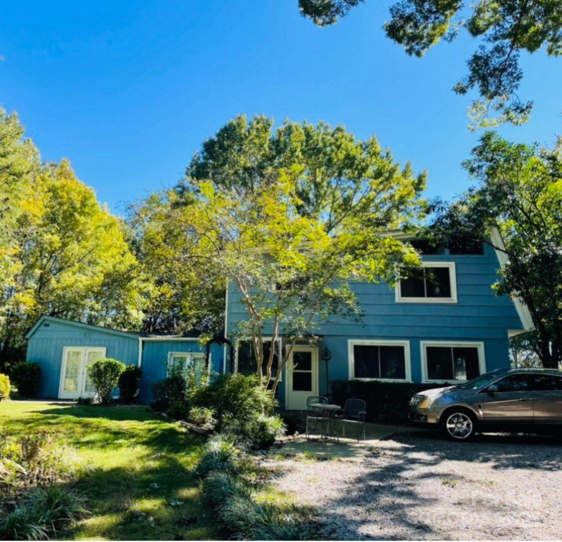 209 Edgewood Drive - Photo 1