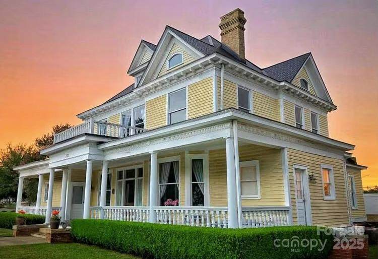 301 Windsor Street - Photo 1