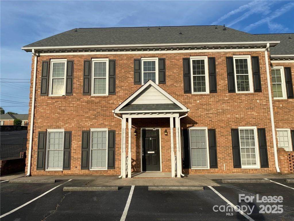 825 Majestic Court - Photo 1