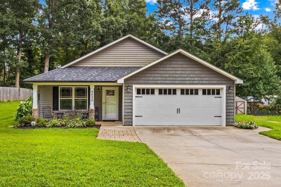 2424 Glenwood Street - Photo 1