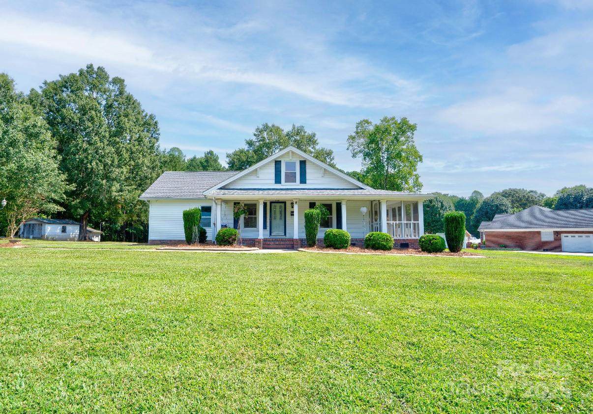 913 Academy Street - Photo 1