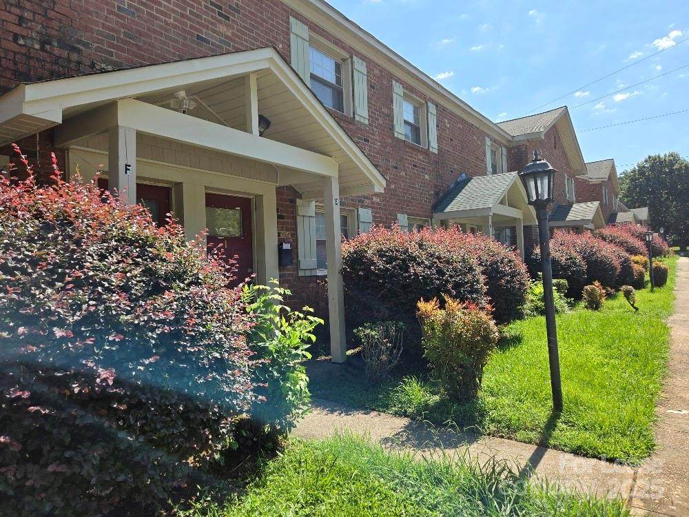 1207 Green Oaks Lane - Photo 1