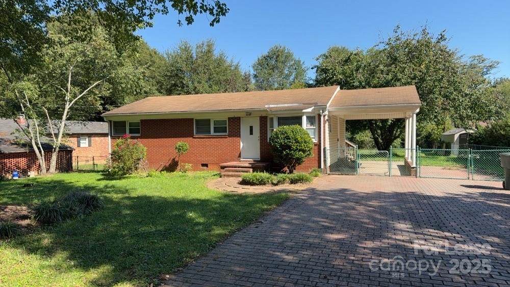 109 Pine Inn Drive - Photo 1