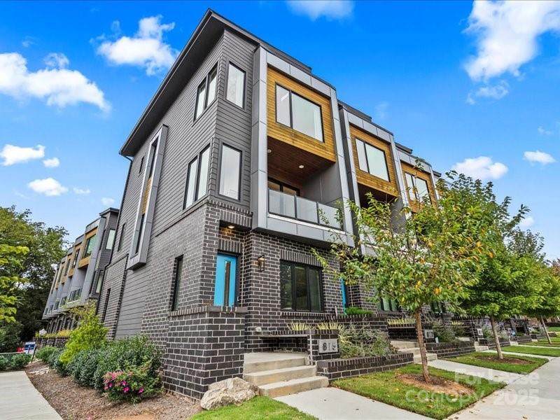 815 36th Street - Photo 1