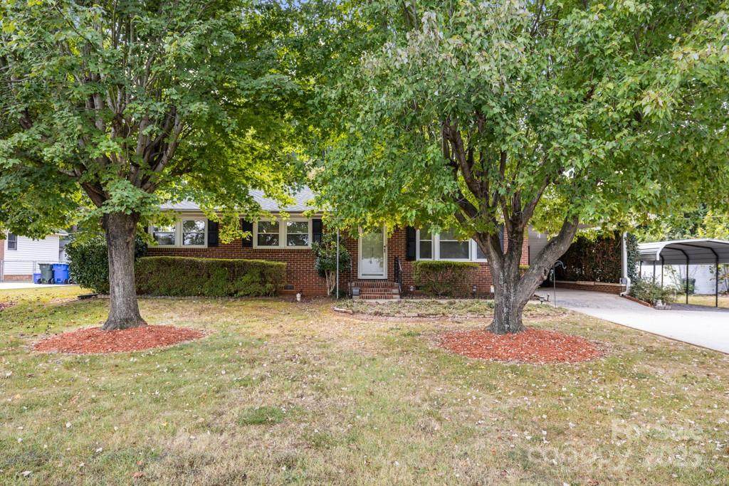 873 Kentwood Drive - Photo 1