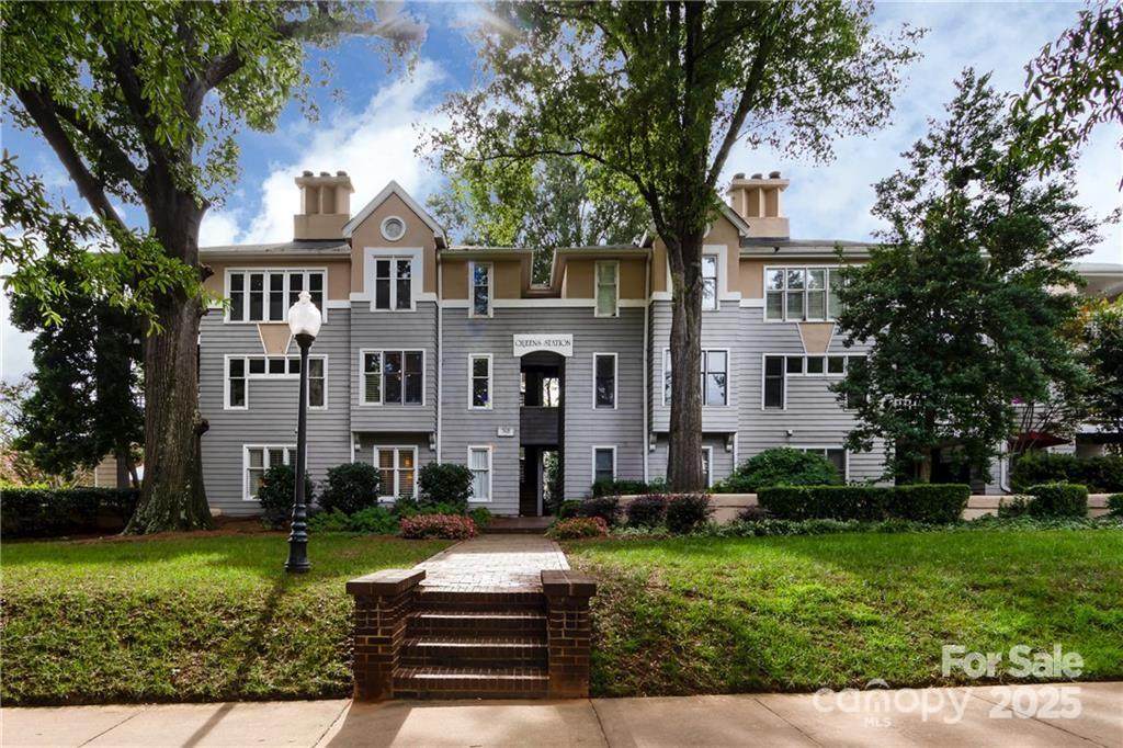 318 Queens Road - Photo 1