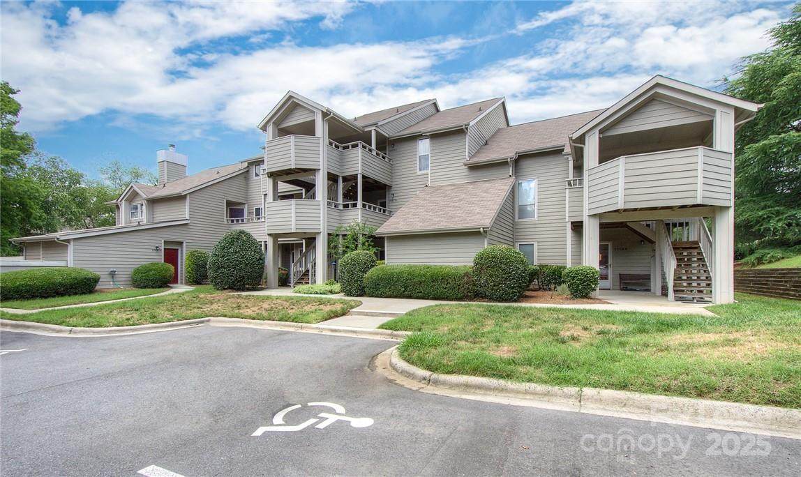 2555 Stockbridge Drive - Photo 1