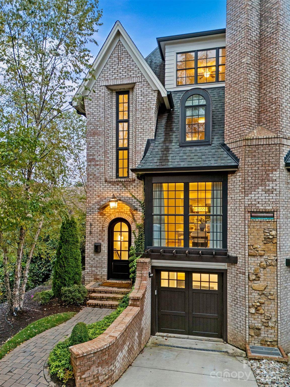 818 Ideal Way - Photo 1