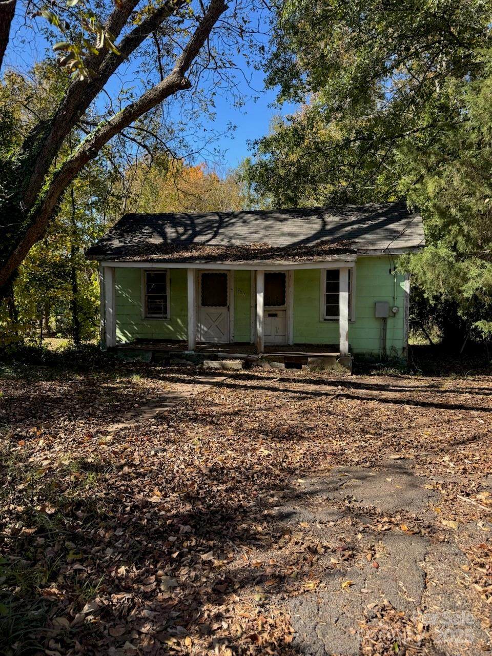 307 Steele Street - Photo 1