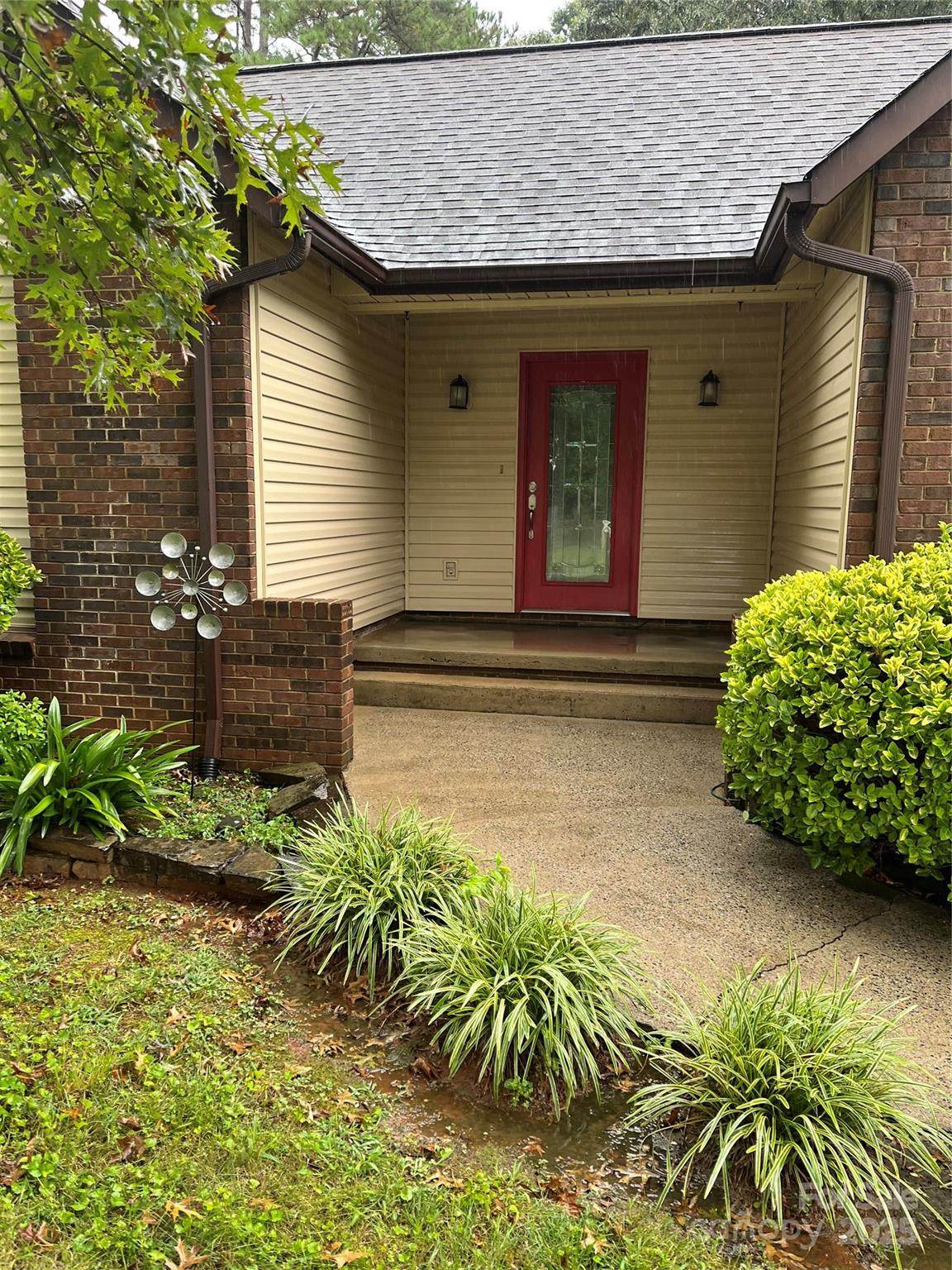 1704 Knightbridge Drive - Photo 1