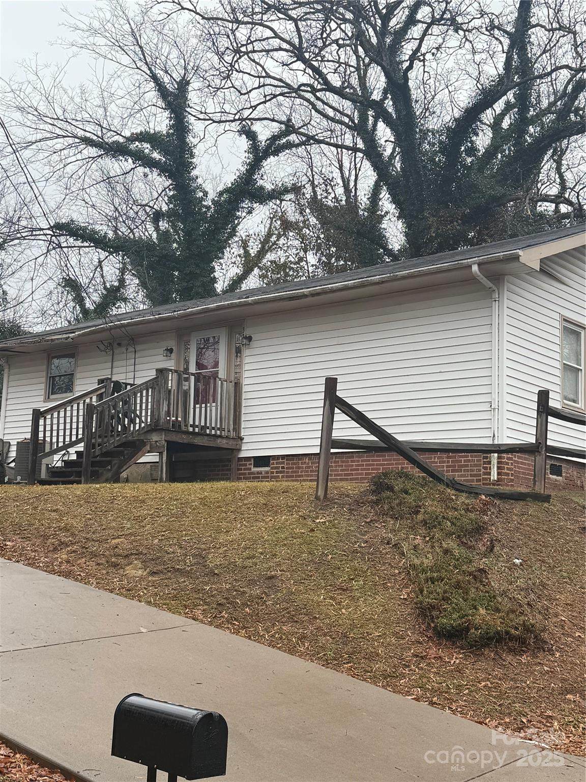 320 Te White Sr Drive - Photo 1