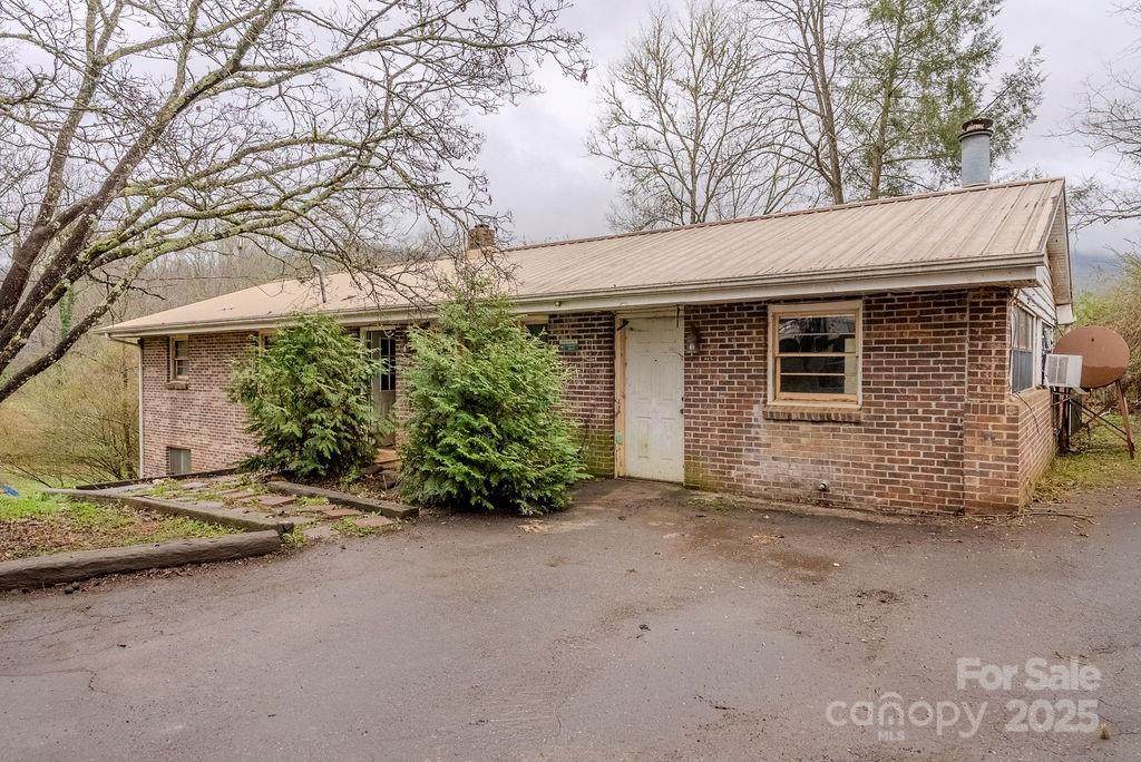 170 Clifton Avenue - Photo 1