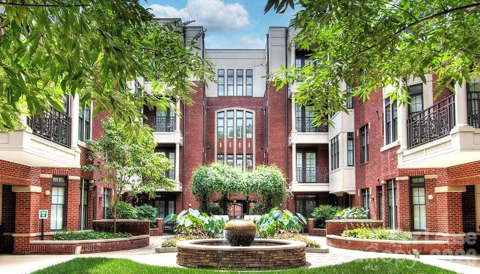 2810 Selwyn Avenue - Photo 1