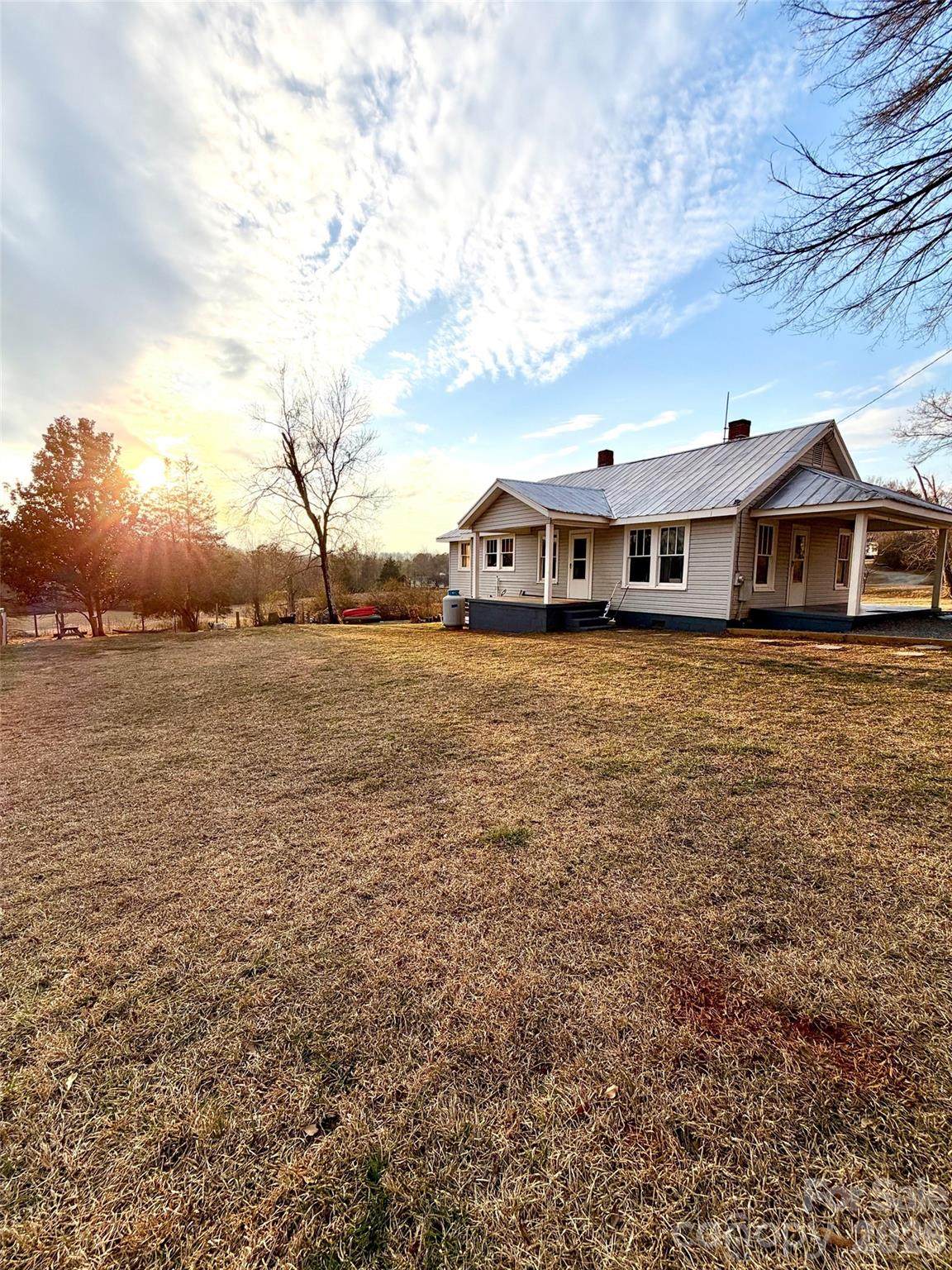 137 Clements Road - Photo 1