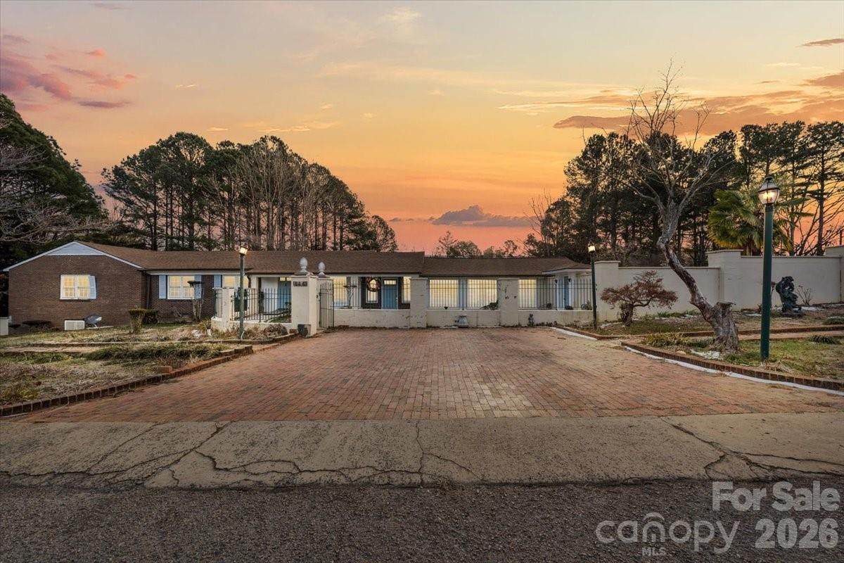 444 Craven Street - Photo 1