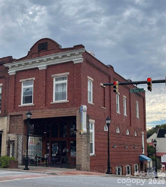 819 West Avenue - Photo 1