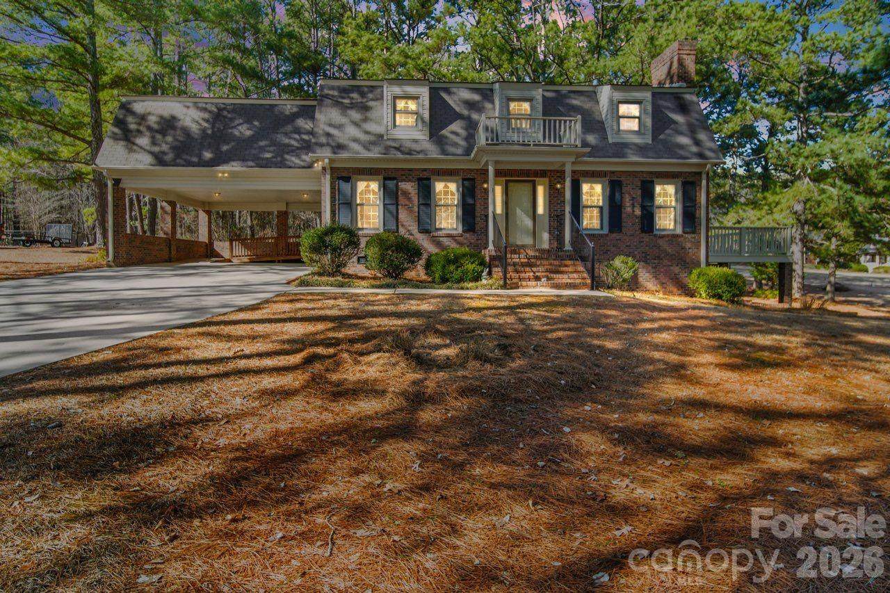 219 Williamsburg Lane - Photo 1