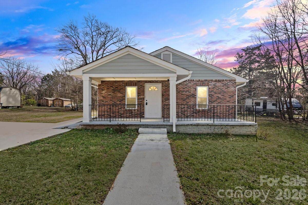 207 Fairdale Street - Photo 1