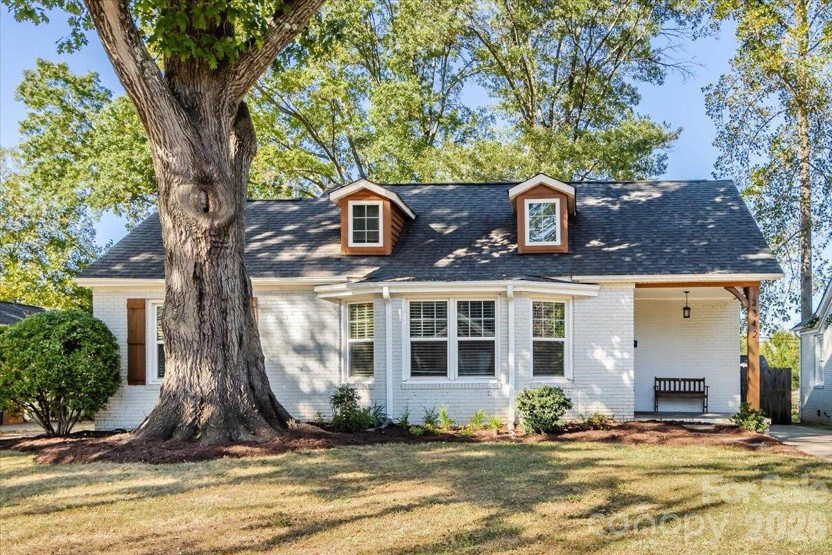 2342 Morton Street - Photo 1