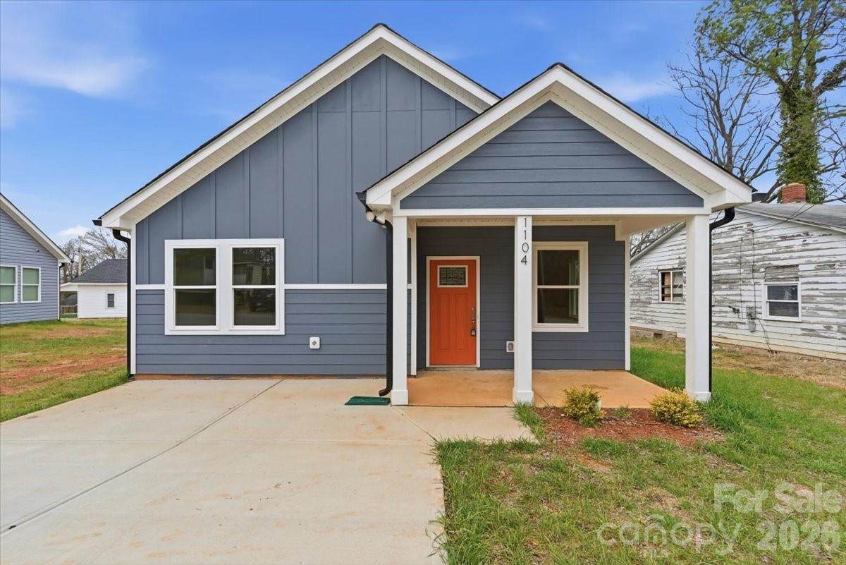 811 Craig Place - Photo 1