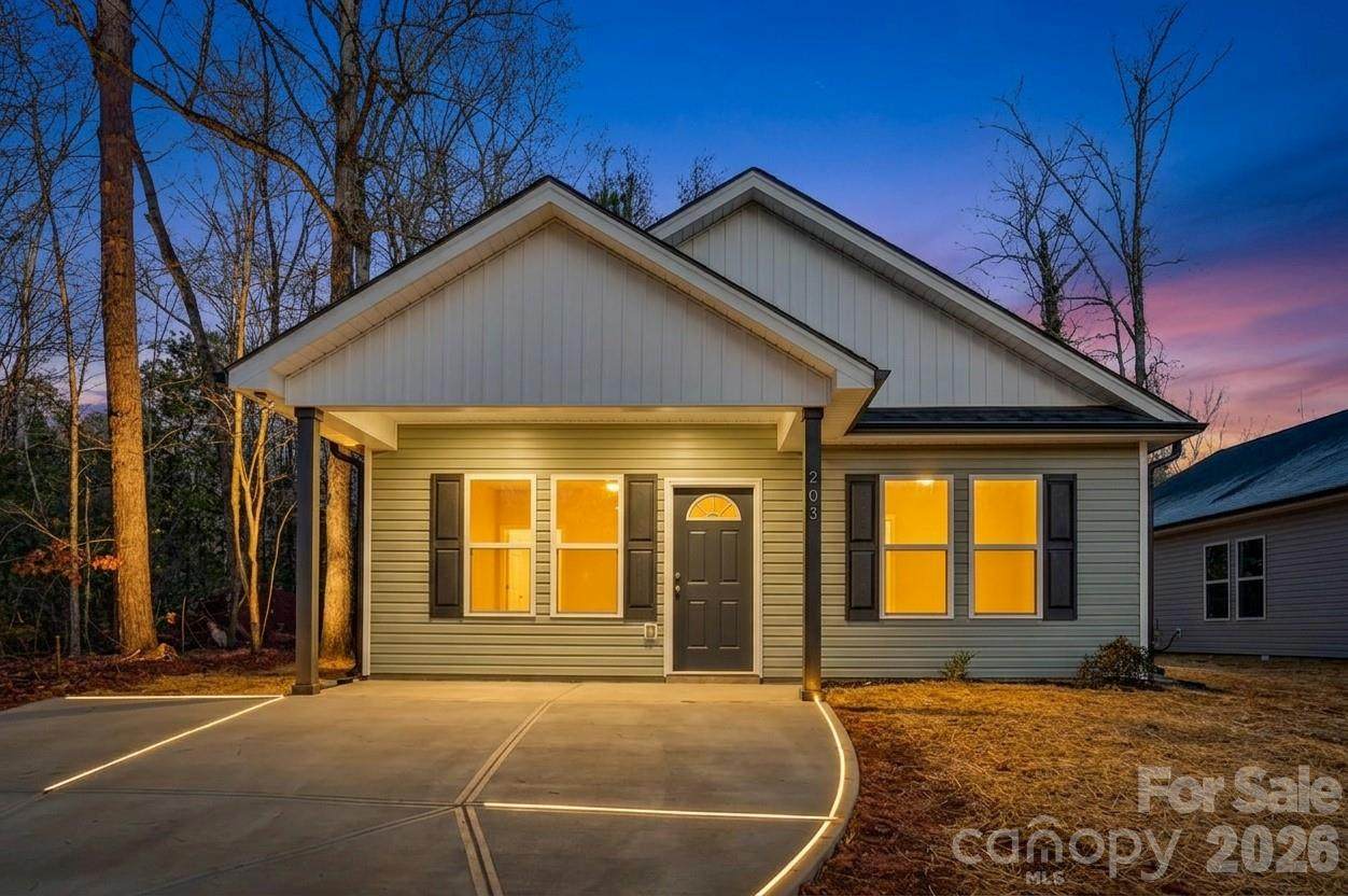 507 Washington Street - Photo 1