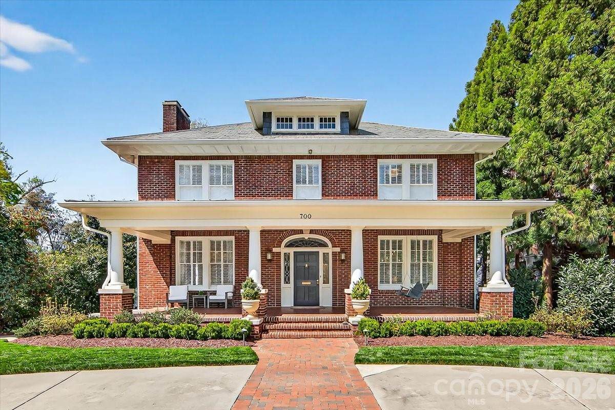 700 Queens Road - Photo 1