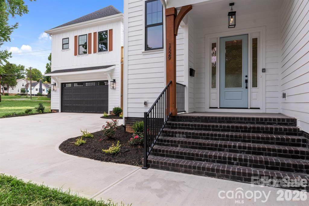 1529 Beckwith Place - Photo 1
