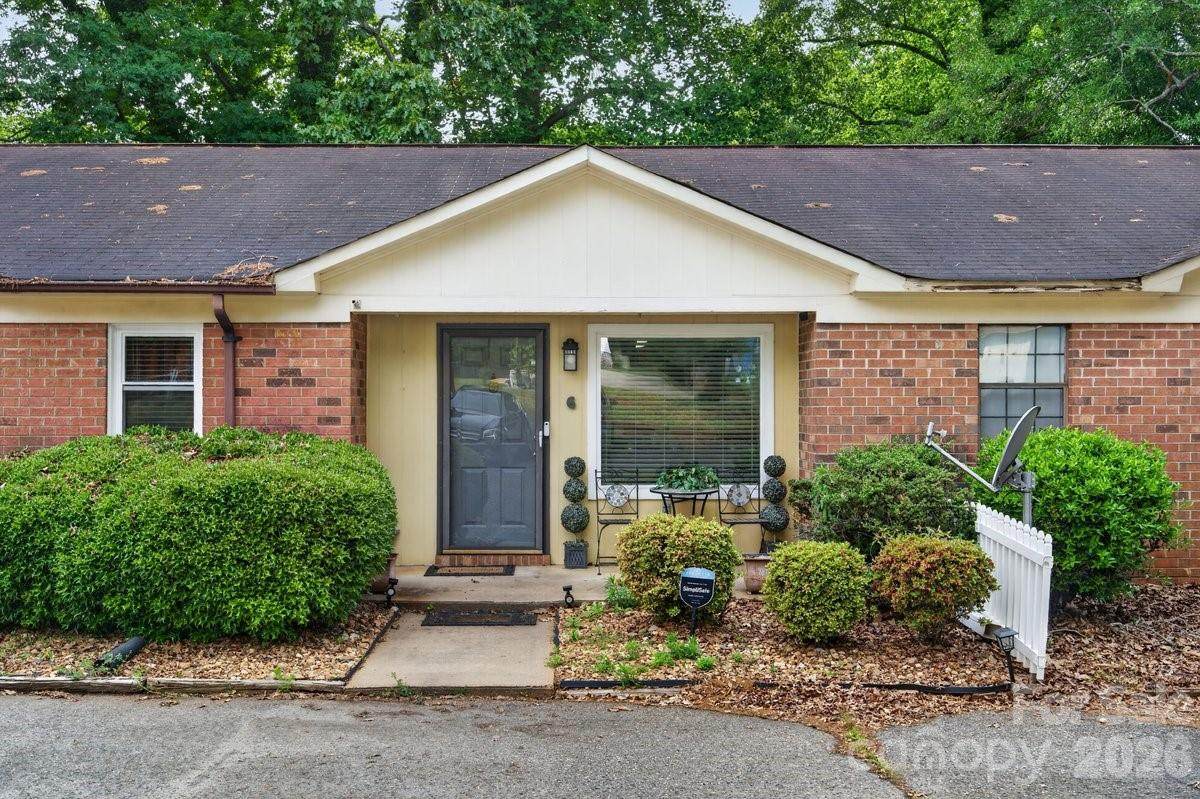 634 Hillcrest Drive - Photo 1