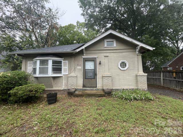 2616 Holton Avenue - Photo 1