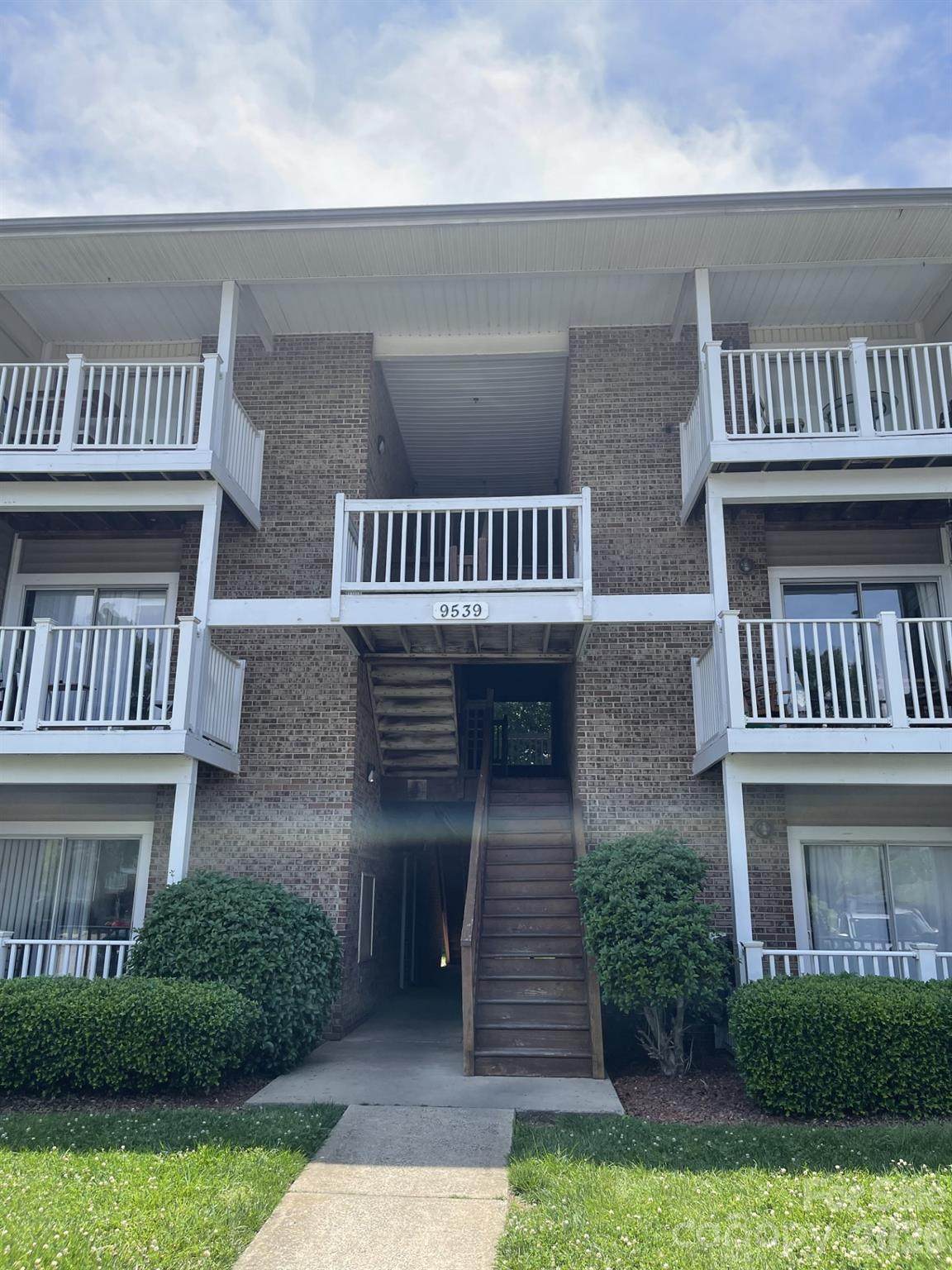9539 University Terrace Drive - Photo 1