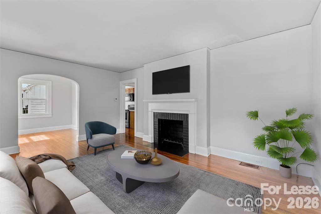 1936 Garibaldi Avenue - Photo 1