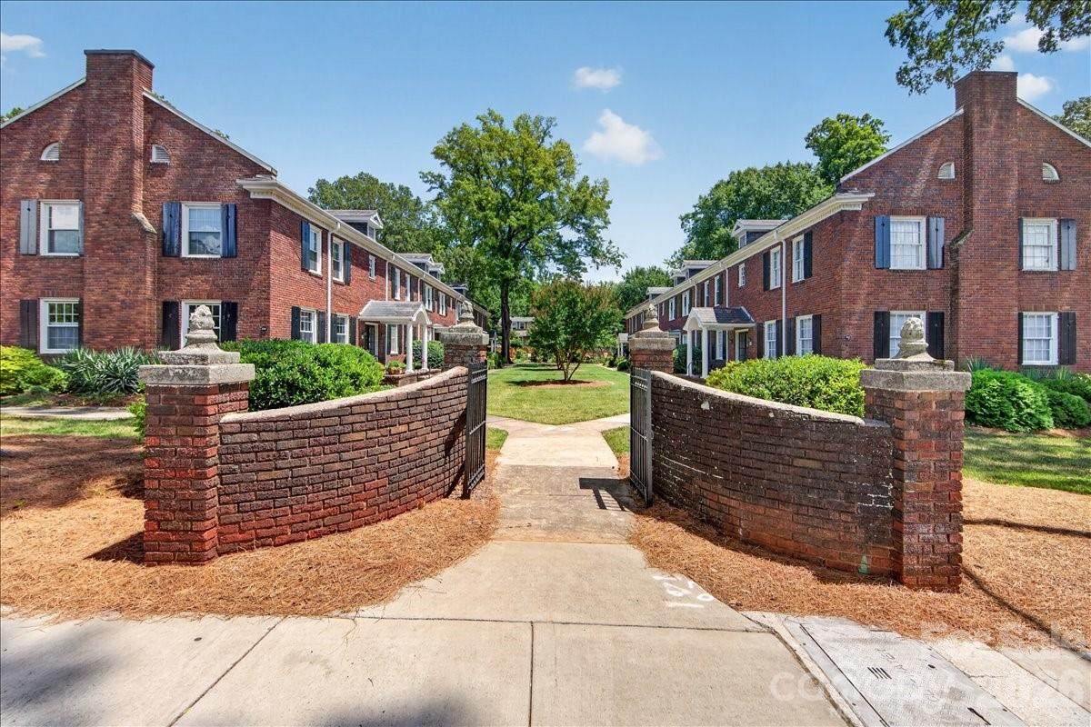 524 Hawthorne Lane - Photo 1