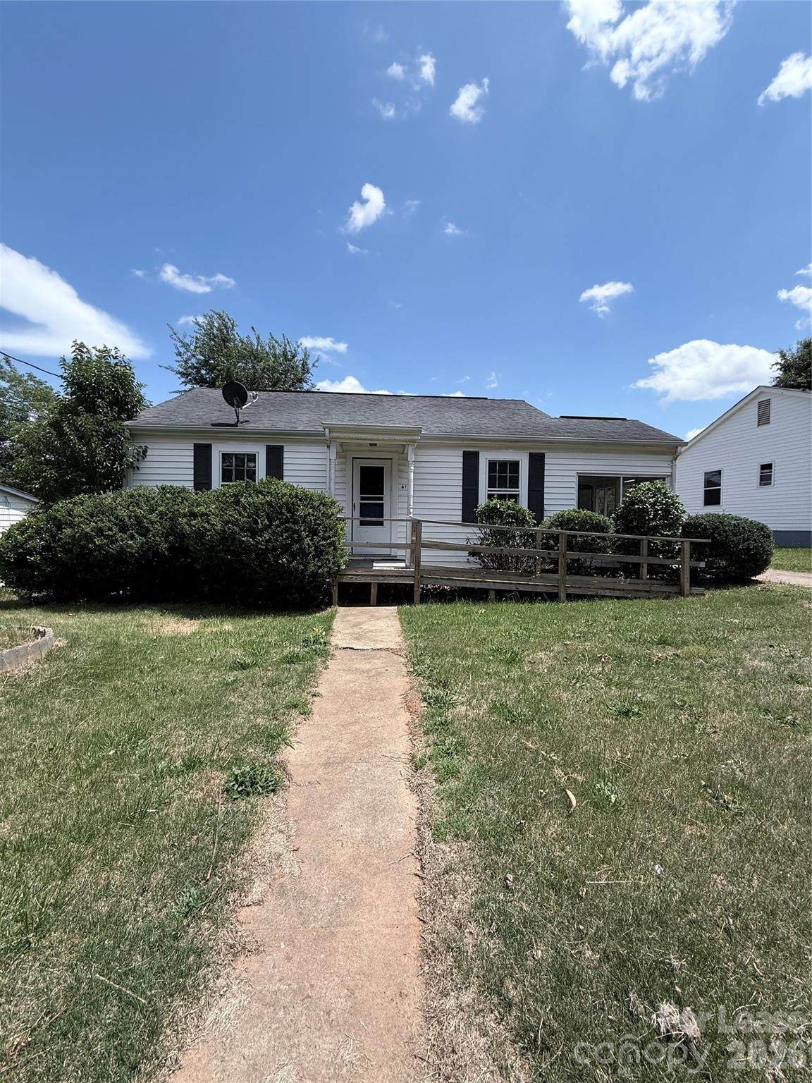 415 Circle Drive - Photo 1