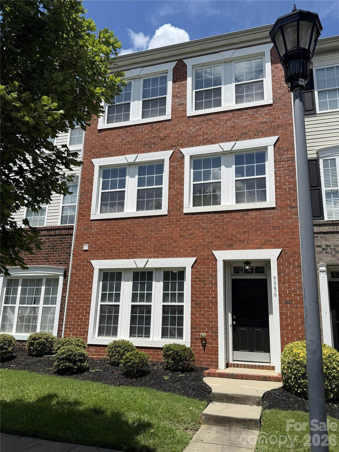 9956 Kings Parade Boulevard - Photo 1
