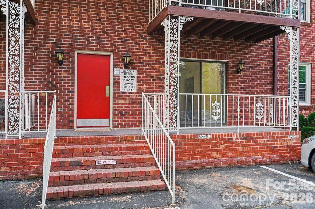 103 Carriage House Drive - Photo 1
