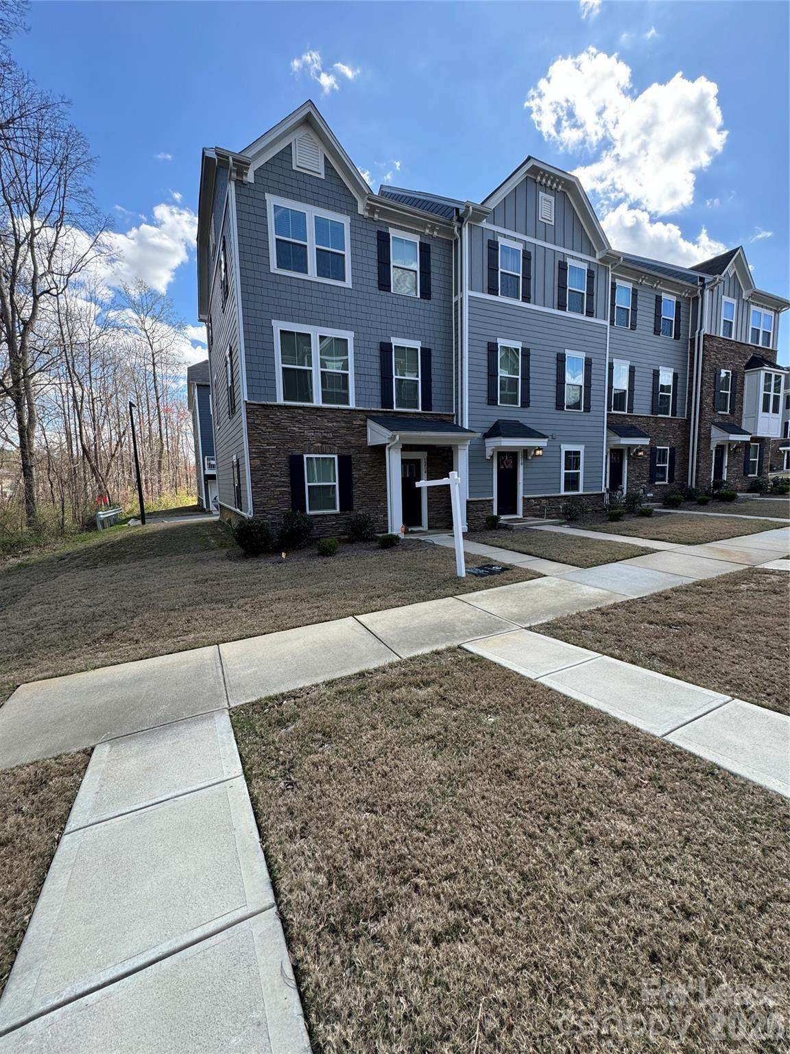 1214 Ashbury Street - Photo 1
