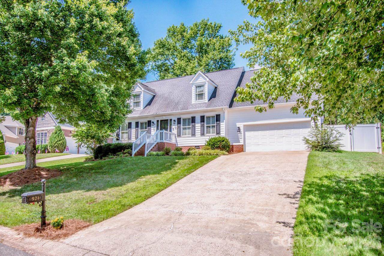 921 Argyle Court - Photo 1
