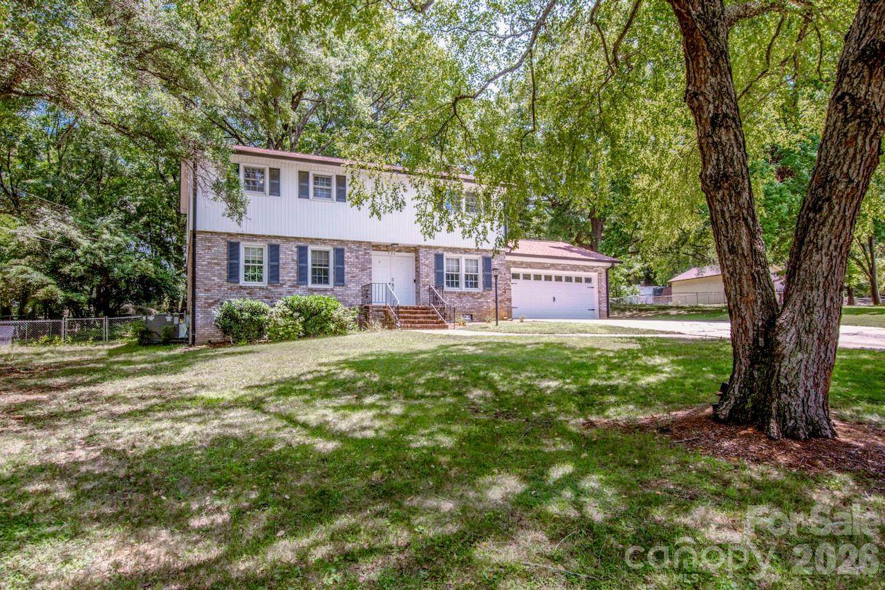 734 Willow Lane - Photo 1