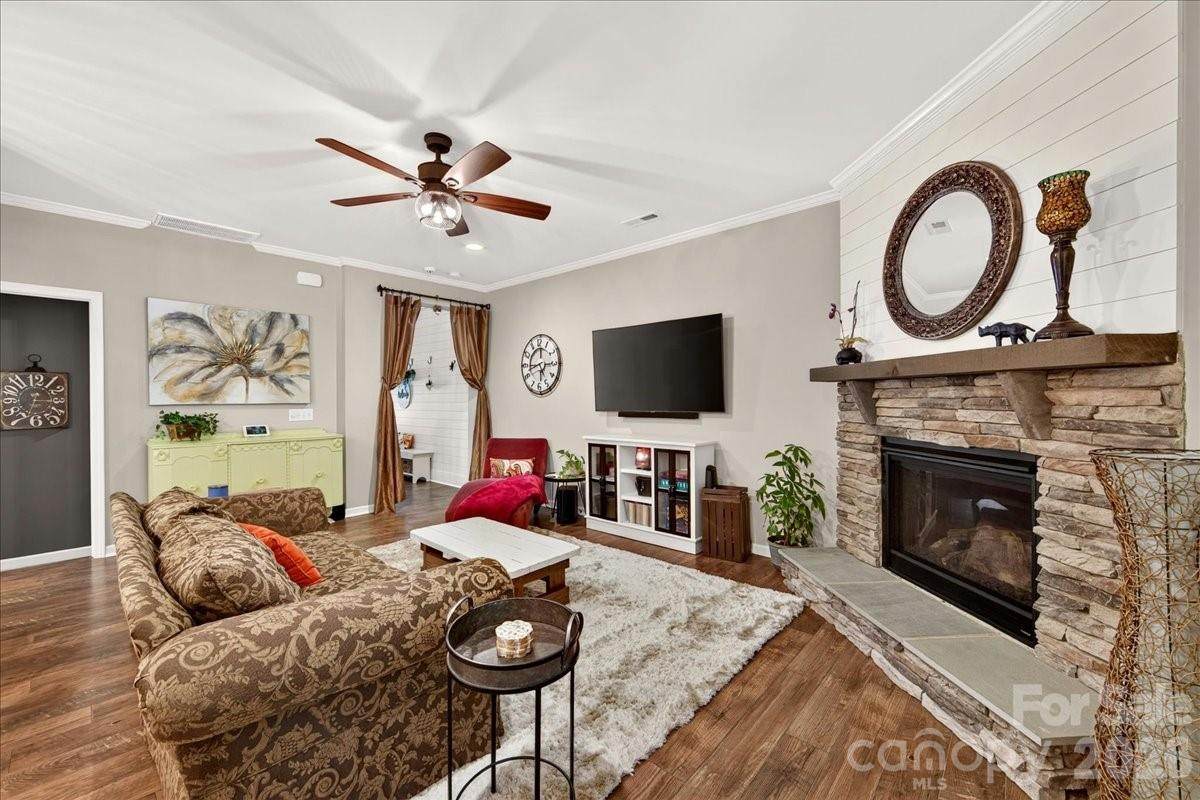 https://bt-photos.global.ssl.fastly.net/cmls/orig_boomver_1_4402189-1.jpg