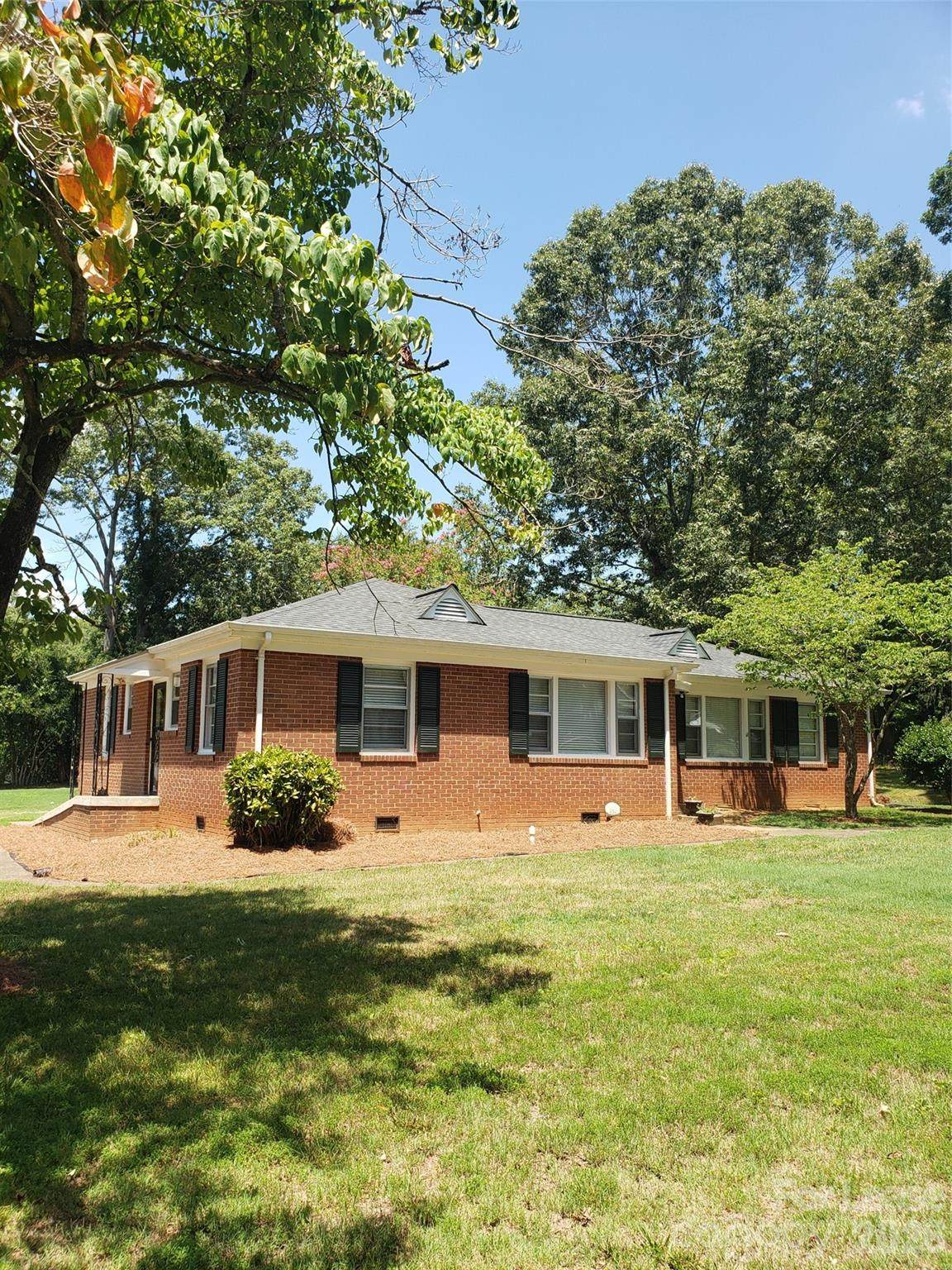 938 Warren Street - Photo 1
