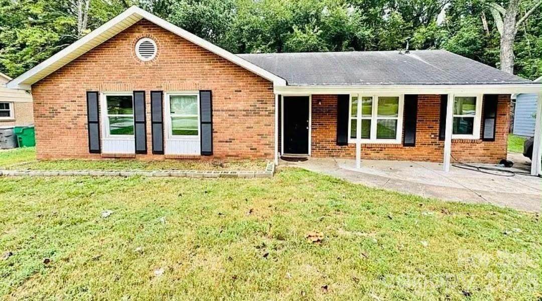 4824 Farm Pond Lane - Photo 1
