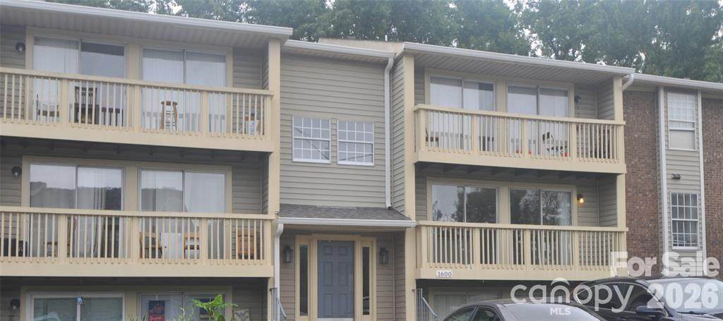 1630 Arlyn Circle - Photo 1