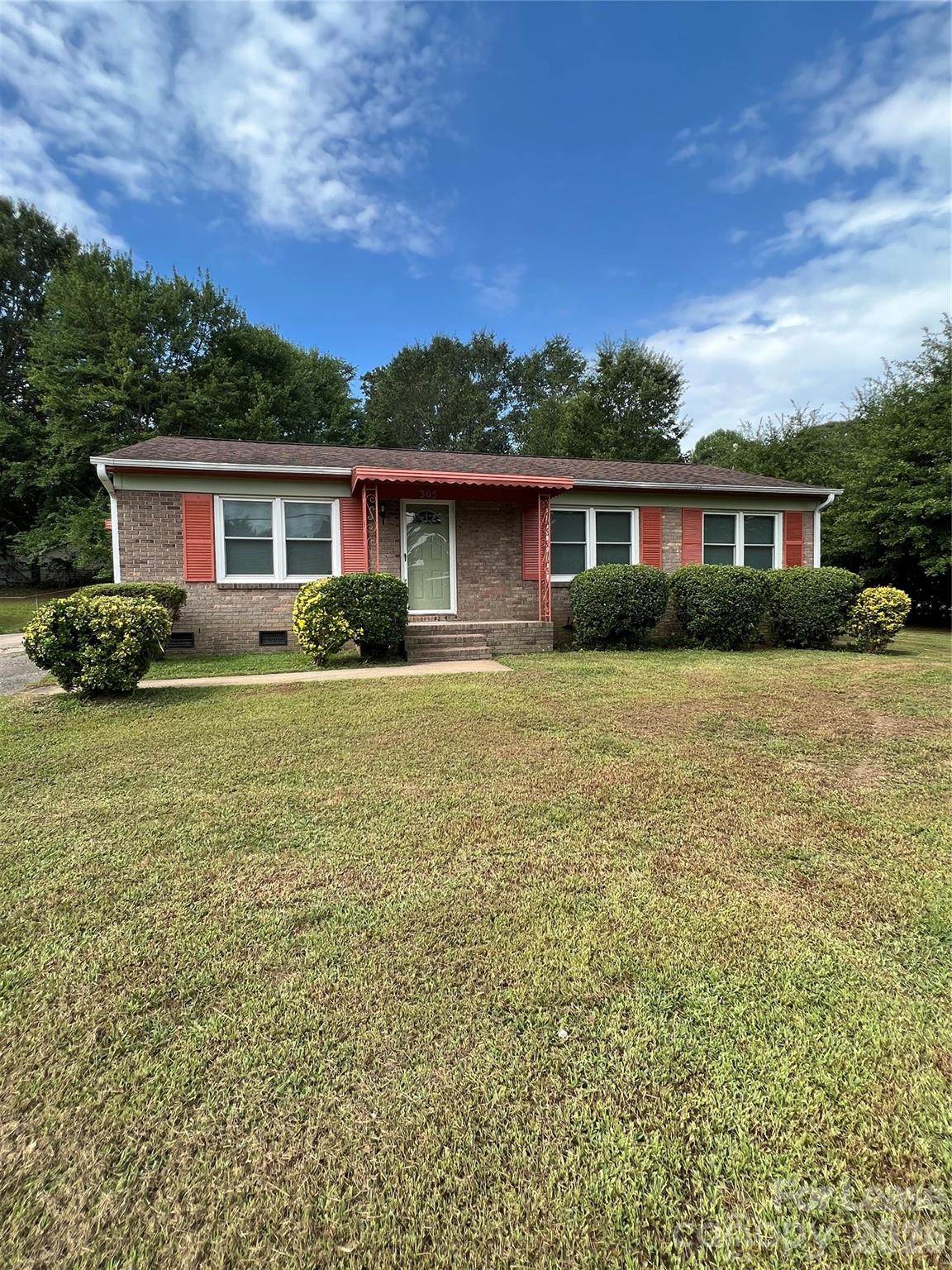 305 Briarwood Circle - Photo 1
